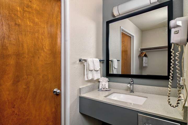 Room 25 of 33