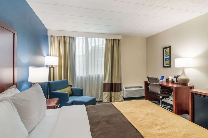 Comfort Inn & Suites Pittsburgh Fox Chapel