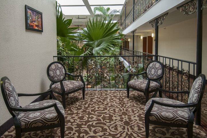 Ballroom/Hall 33 of 40
