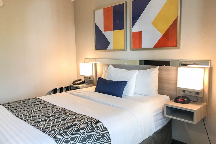 Room 7 of 18