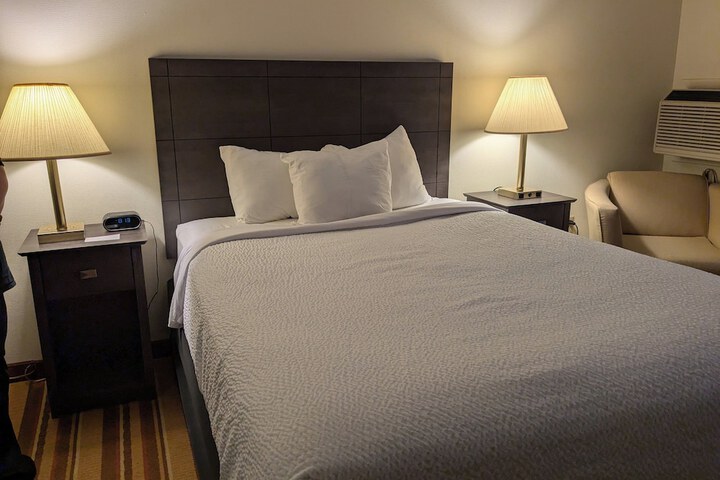 Magnuson Hotel Copper Crown