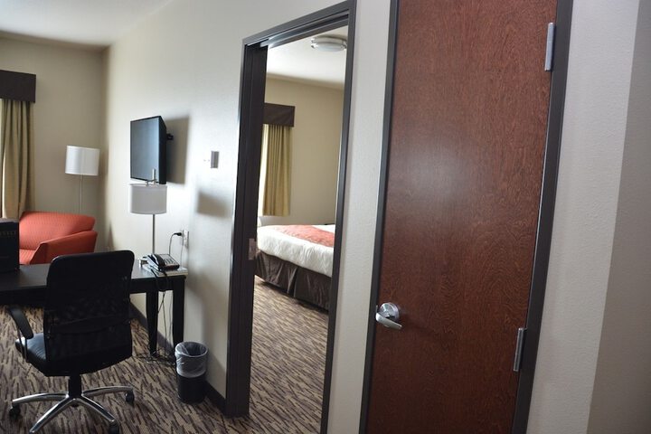 Roosevelt Inn and Suites