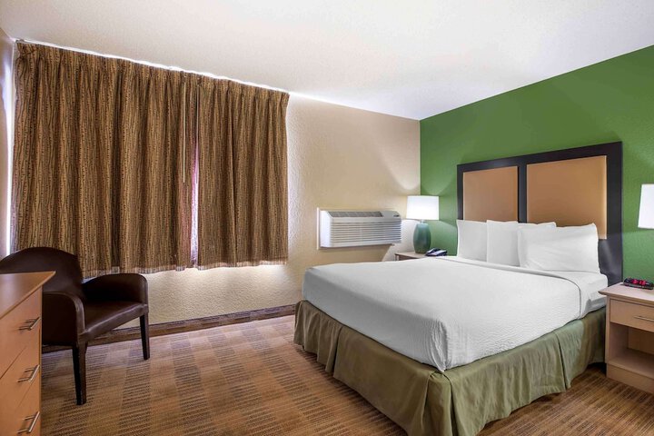 Room 17 of 27