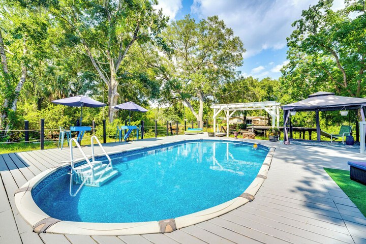 Spacious Tavares Home w / Private Outdoor Oasis!