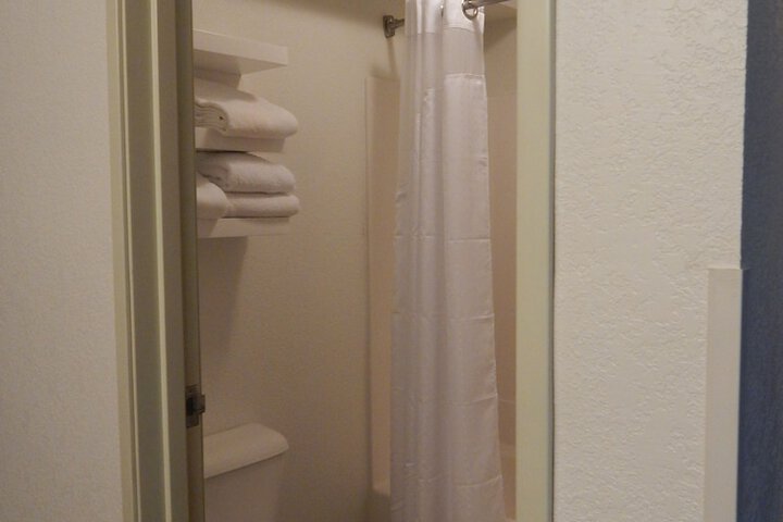 Room 16 of 42