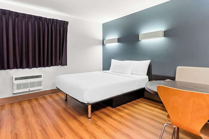 Room 27 of 40