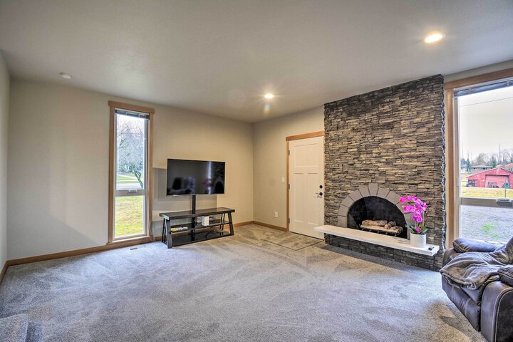 Luxurious Tacoma Retreat w / Quartz Countertops!