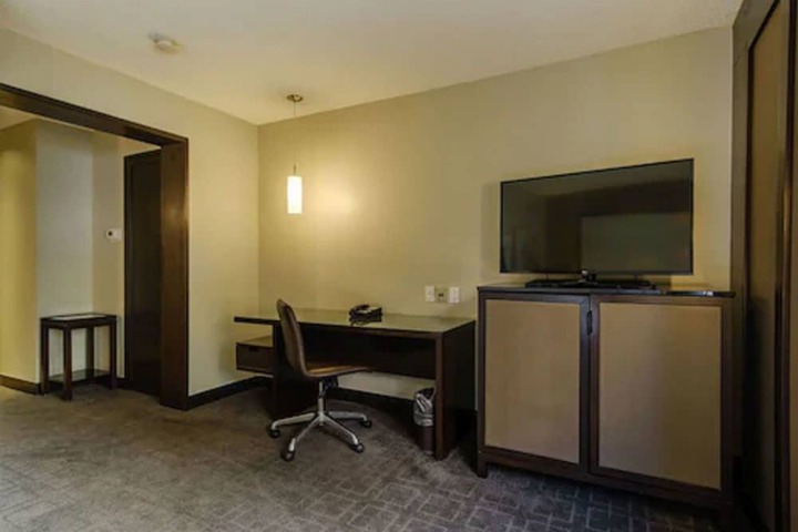 Room 17 of 38