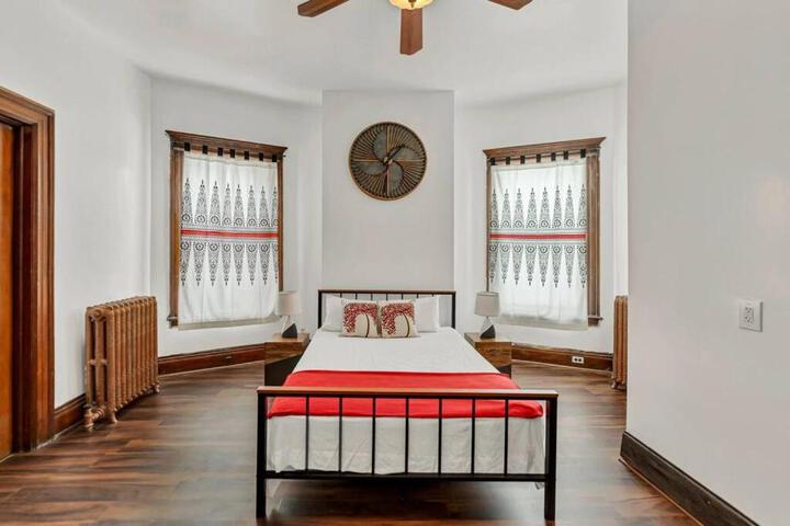 The Victorian on South Park - Sleeps 6