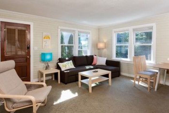 2BR Bay View Bungalow in Poulsbo by RedAwning