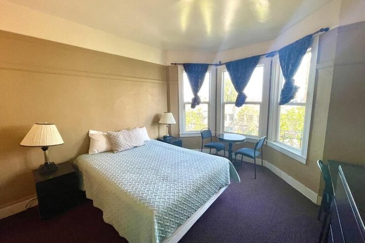Room 10 of 29