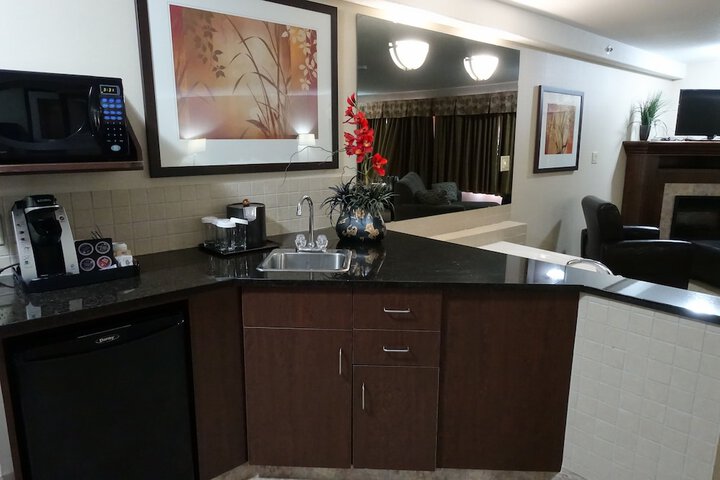 Ramada by Wyndham Weyburn