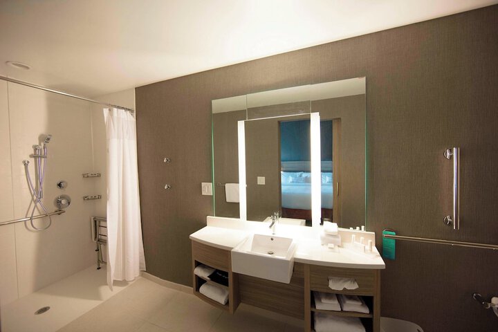 Room 35 of 63