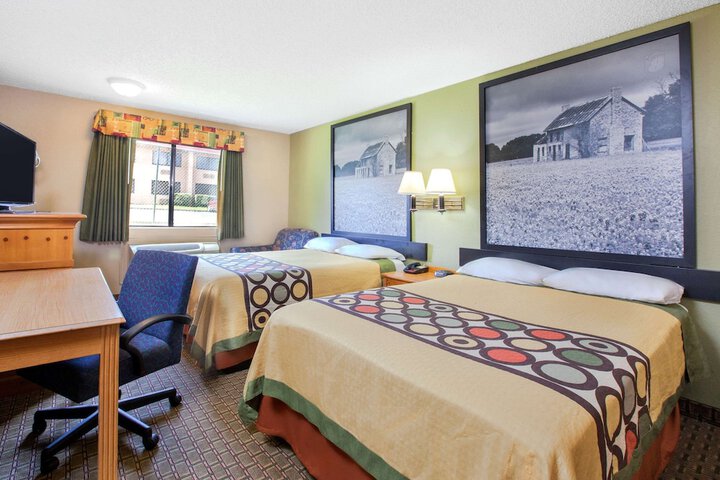 Room 5 of 16