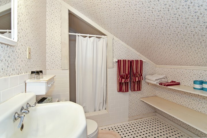 Room 21 of 21
