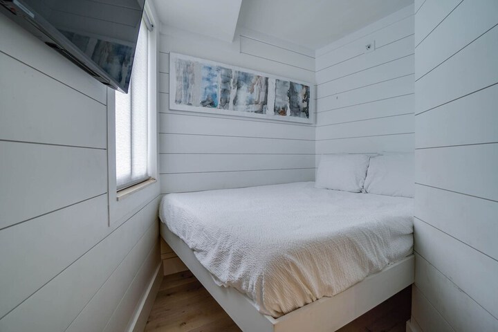 Room 30 of 86