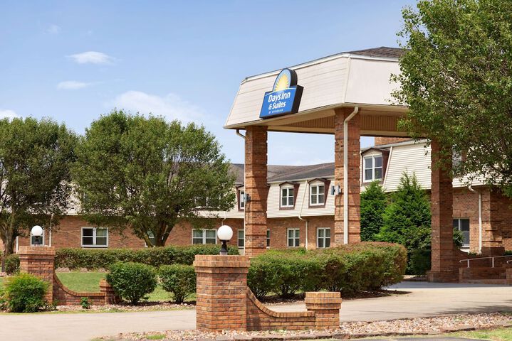 Hotel 2 of 51