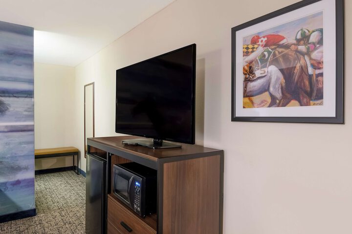 Room 8 of 30