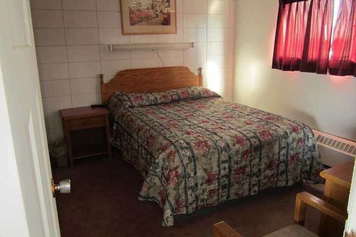 Room 11 of 18