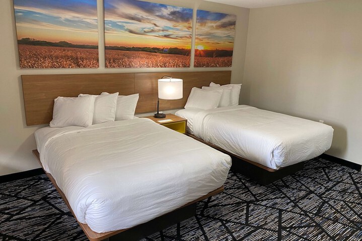 Room 7 of 12