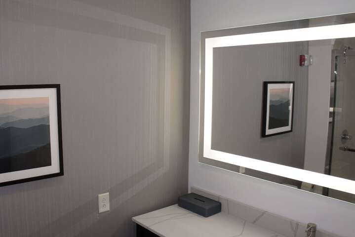 La Quinta Inn & Suites by Wyndham Manchester / Arnold AFB