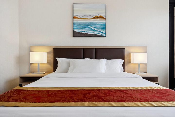 Ramada by Wyndham Flushing Queens