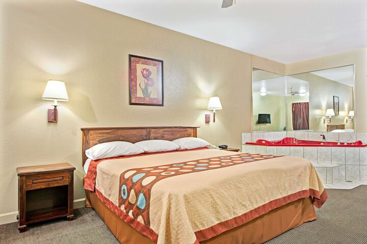 Room 9 of 13