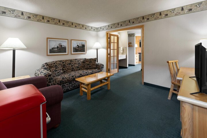 Shell Lake Lodge a Travelodge by Wyndham