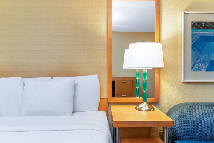 Room 15 of 34