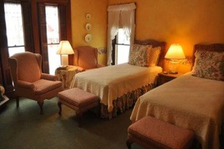 White Swan Inn Bed & Breakfast