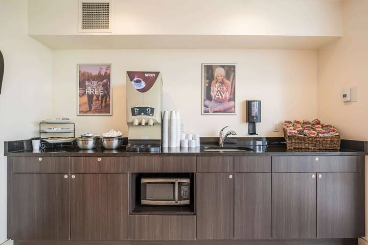 Breakfast/Coffee Service 67 of 75
