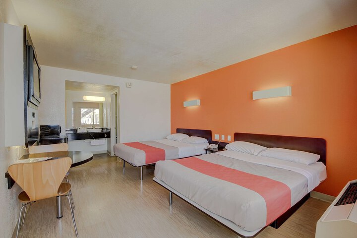 Room 28 of 37