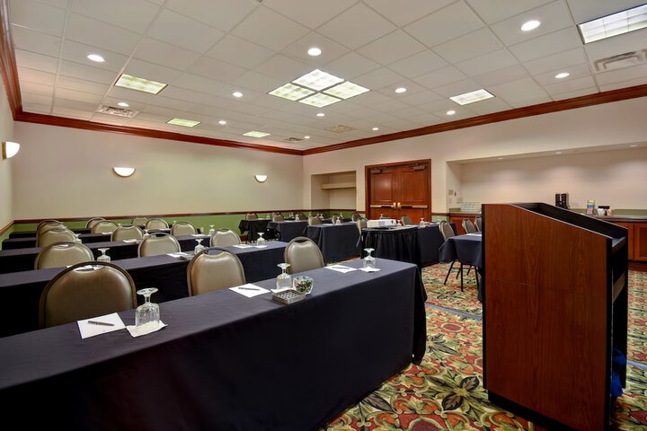 Embassy Suites by Hilton Lexington / UK Coldstream