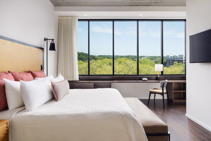 Room 32 of 59