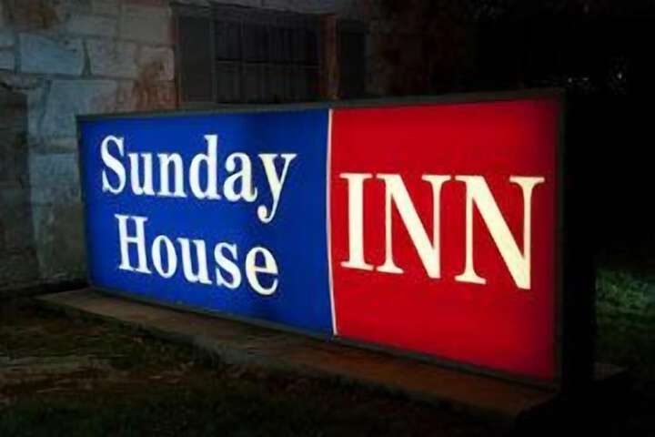 Sunday House Inn and Suites