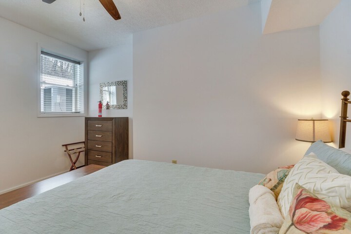 Downtown Marlinton Vacation Rental Apartment!