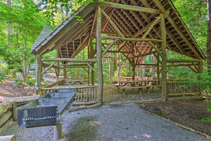 Mountain Air Condo w / Deck & Views Pets Welcome!