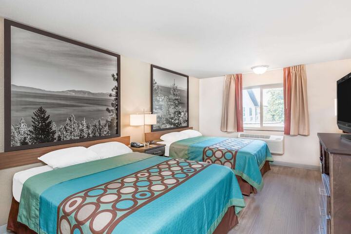 Room 8 of 19