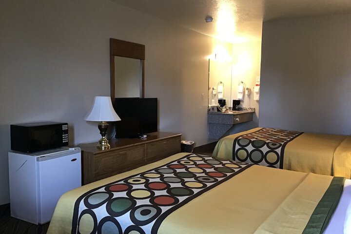 Room 8 of 12