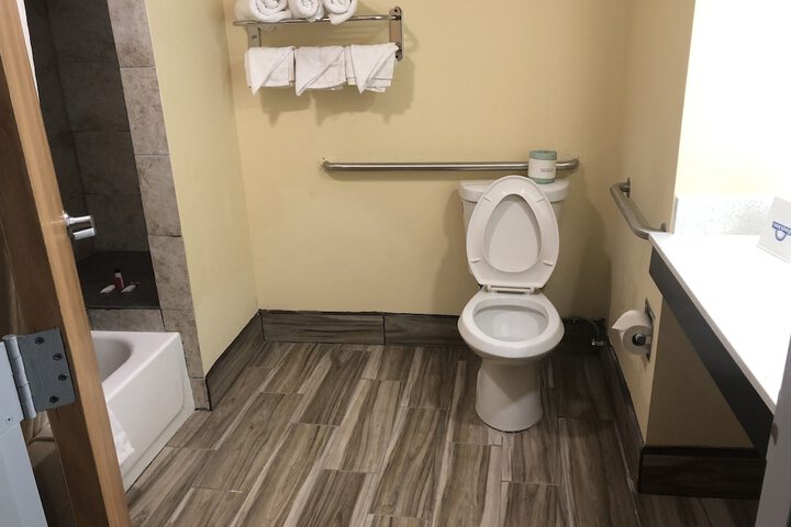Room 6 of 24