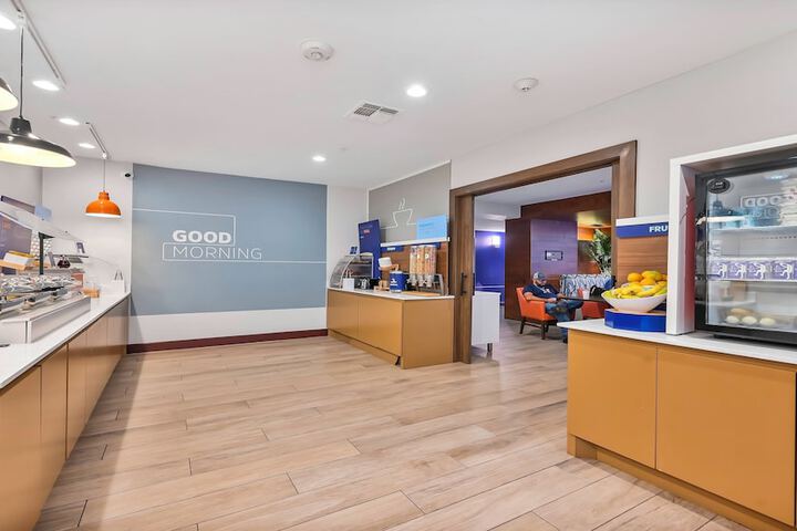 Holiday Inn Express Palestine by IHG