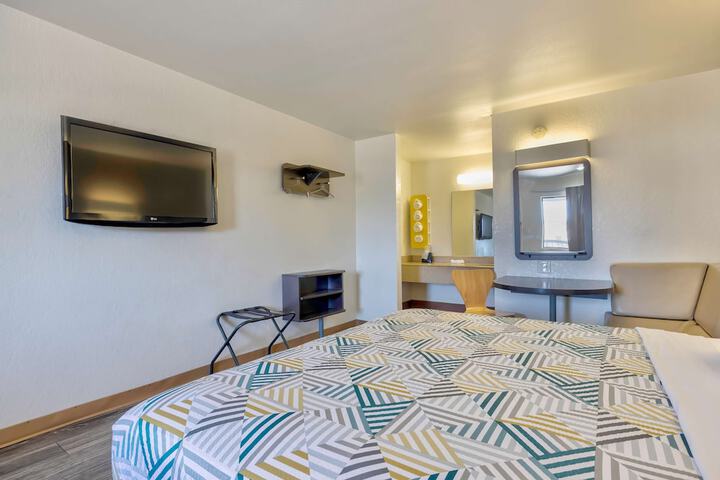 Room 21 of 34
