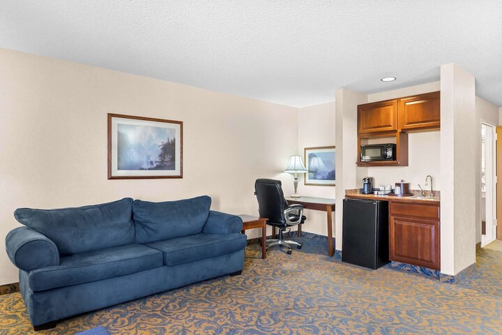 Room 10 of 28