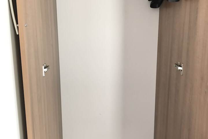 Room 13 of 40