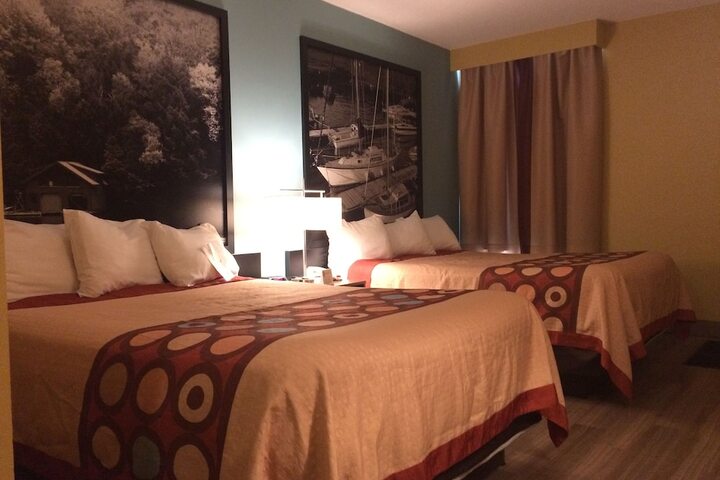 Room 11 of 32