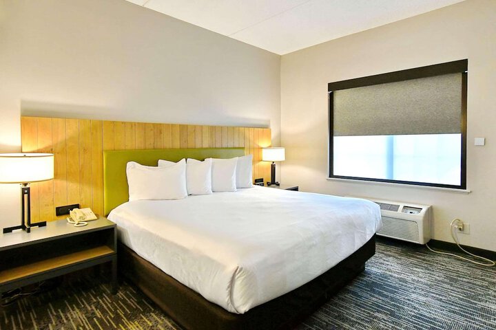 Room 10 of 14