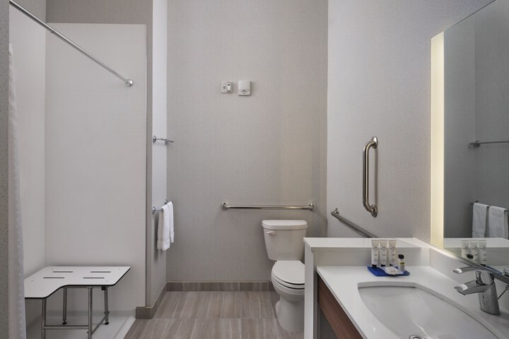 Room 18 of 39