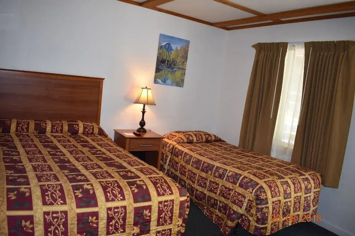 WHITE CHIEF MOUNTAIN LODGE