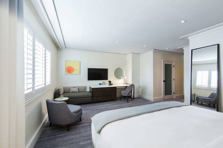 Room 49 of 76