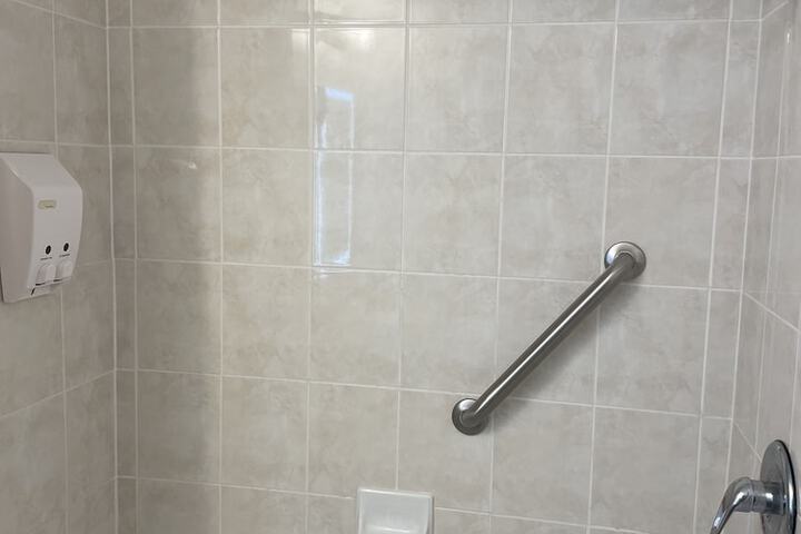 Room 17 of 28